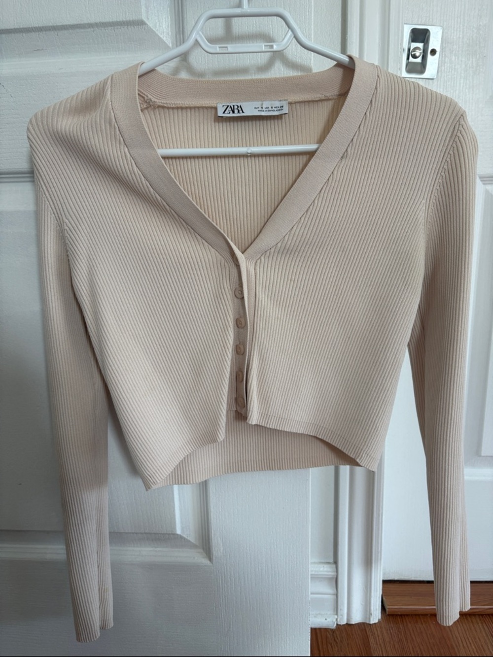 ZARA Cropped Ribbed Button-Up Cardigan in Beige